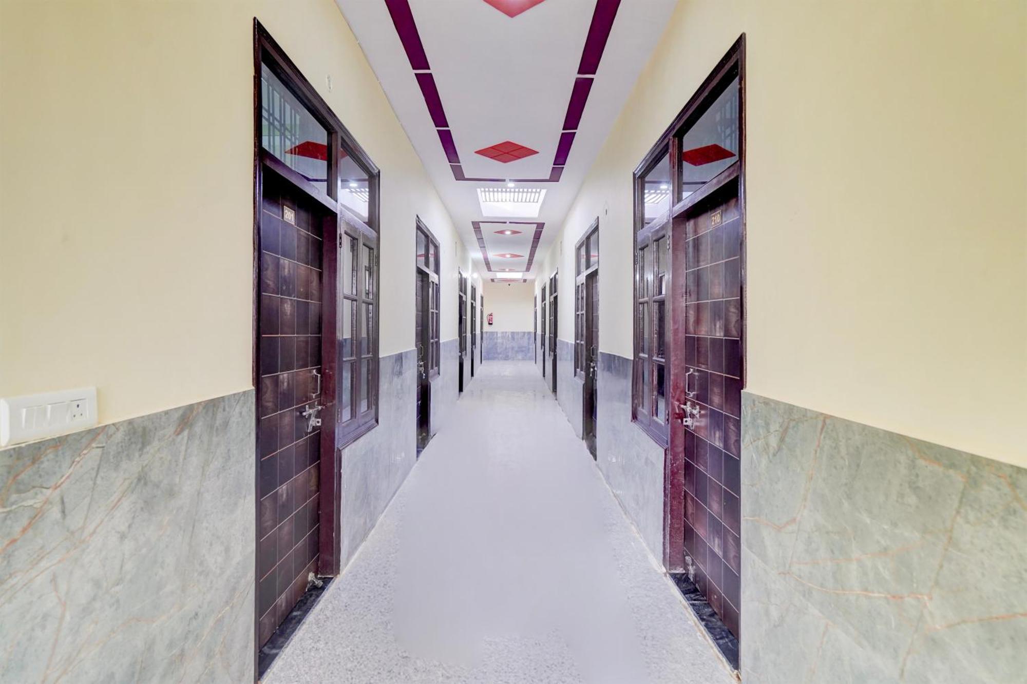 Hotel O Ds Royal Chinhat