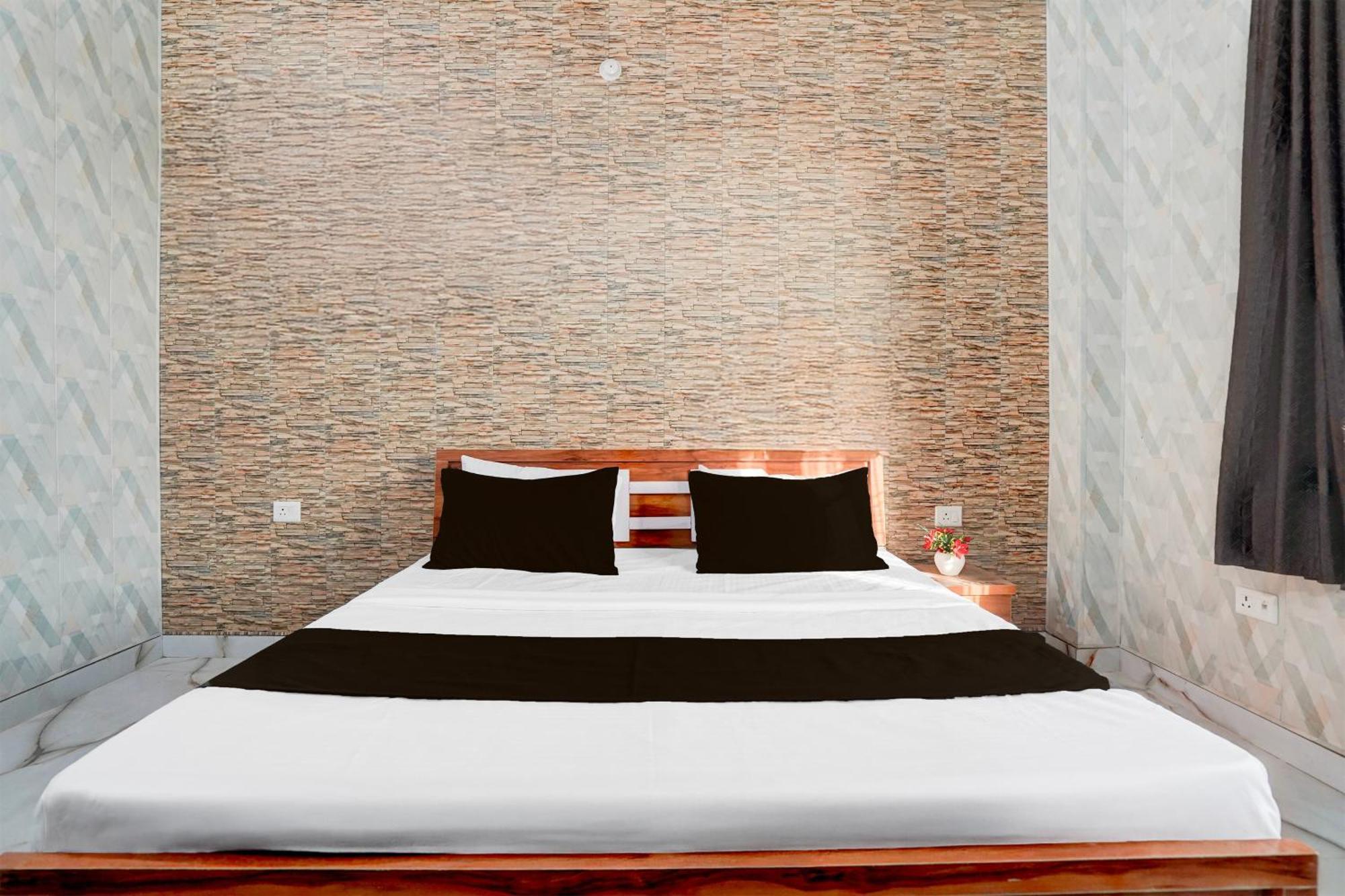 O Ds Royal Hotel Chinhat